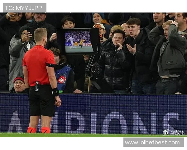 英超激战：里昂绝杀曼城引发争议判罚全场沸腾